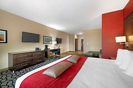 SUITE-2 QUEEN BEDS,NSMK,PILLOW,KITETT,MICRFG,INRMSF,CHAISL,FULL BREAKFAST