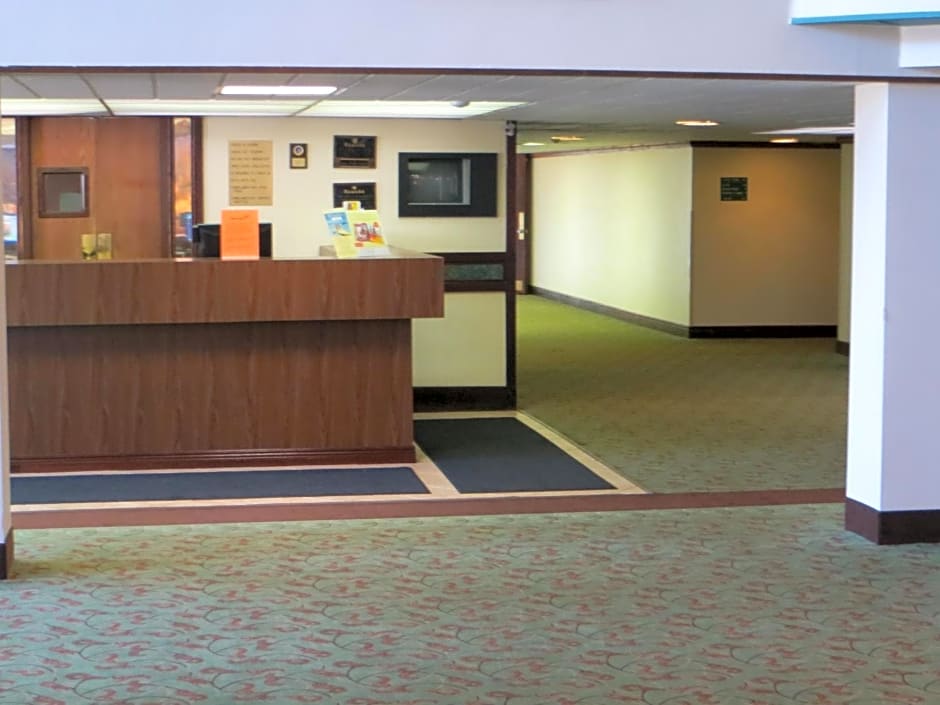 Ramada by Wyndham Lansing Hotel & Conference Center