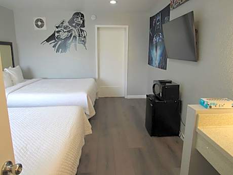 Efficiency Queen Suite with Three Queen Beds - Non-Smoking