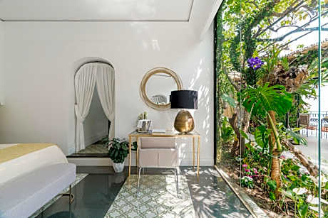 Deluxe Suite with Sea View
