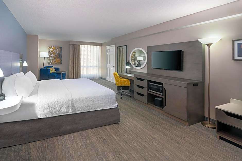 Hampton Inn & Suites Kansas City-Country Club Plaza