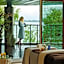 Hodson Bay Hotel