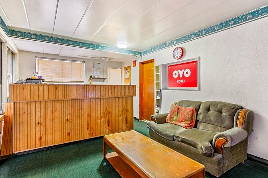 OYO Hotel Downtown Peoria IL I-74