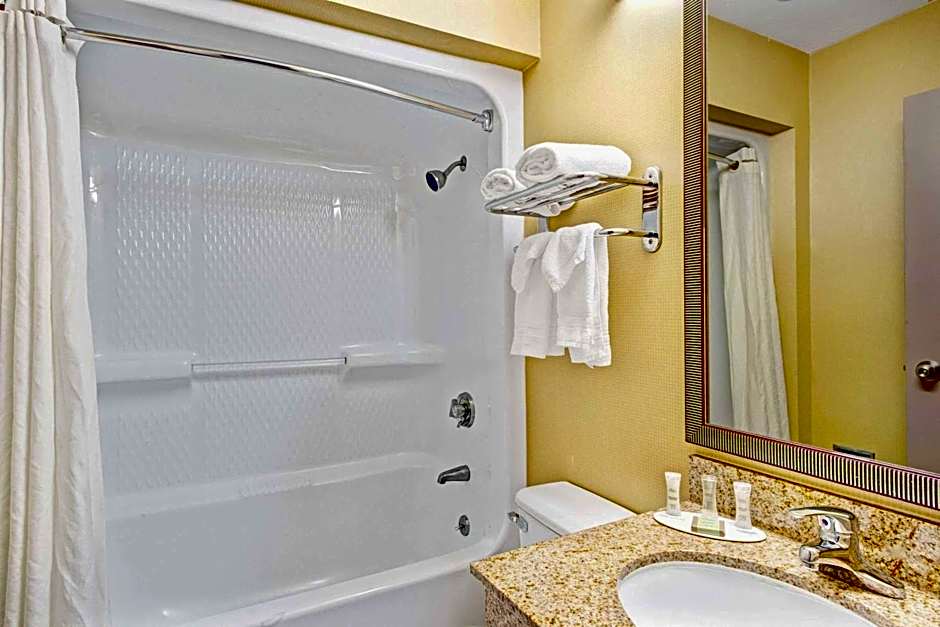 Super 8 by Wyndham Brockton