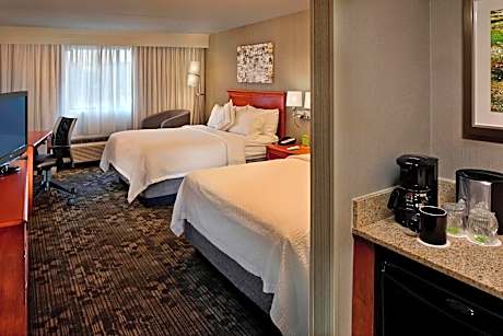 Queen Room with Two Queen Beds - Hearing Accessible