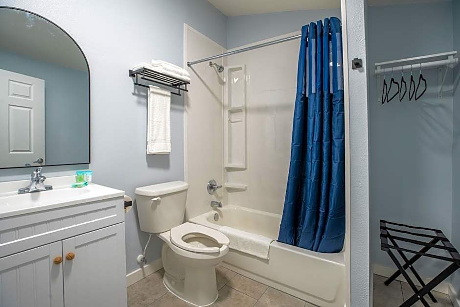 Salt Air Inn & Suites