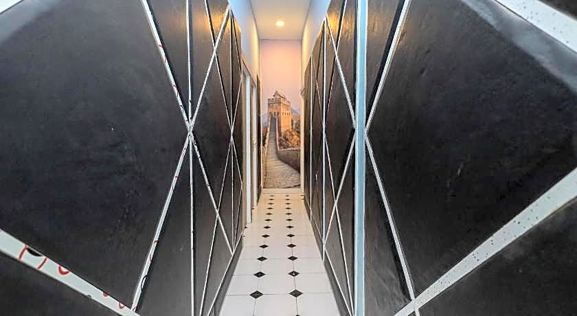 RedDoorz near Mayapada Hospital Surabaya