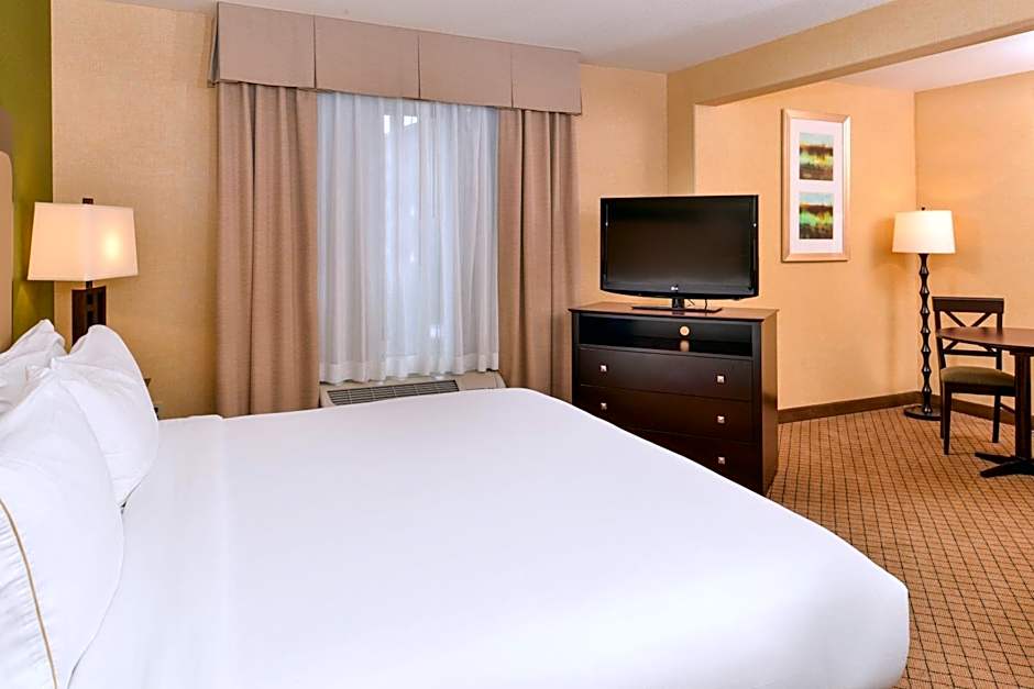 Holiday Inn Express Woodland By IHG