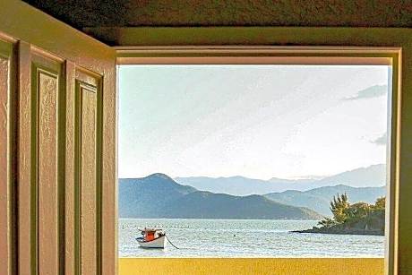 Casa pé na areia com vista especial do pôr do sol.