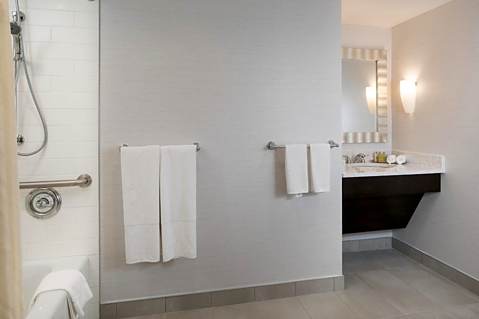 DoubleTree by Hilton Hotel Syracuse