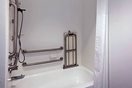 1 King Mobility/Hearing Access W/Tub Nonsmok