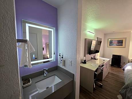 The Aqua Pacific Hotel
