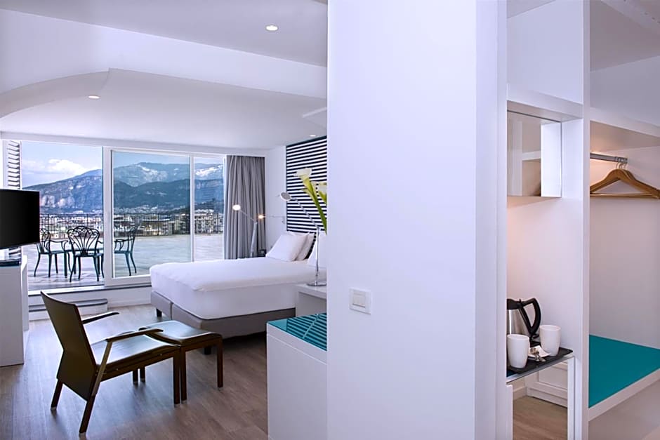 Photo 1 of 4 of Executive 1 King Bed, Sea View
