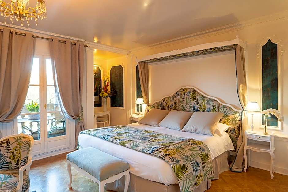 Chateau Jeanne & The Forest - Chateau de Montvillargenne