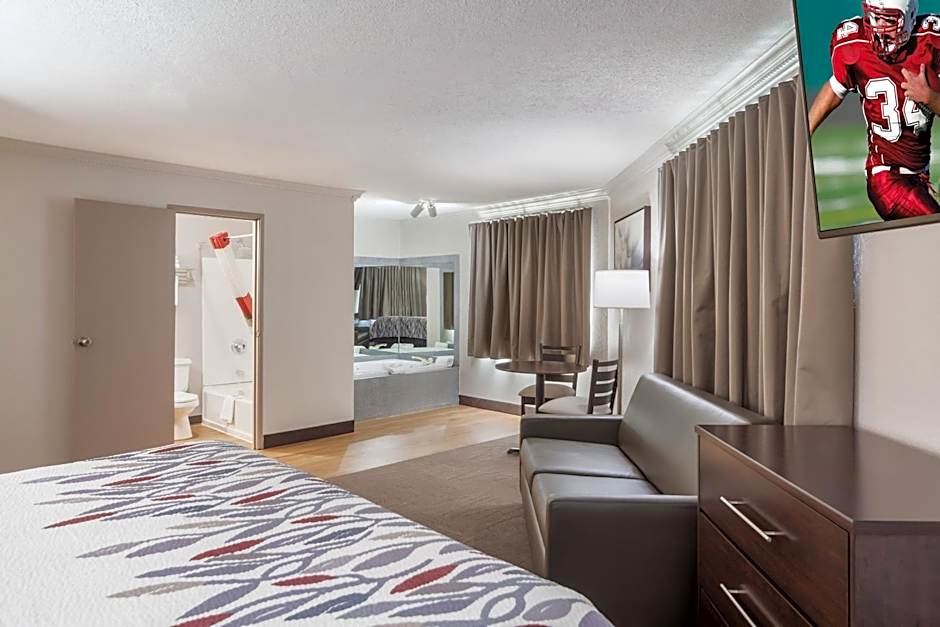 Red Roof Inn & Suites Omaha - Council Bluffs