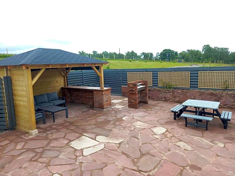 Westertonhill Lodges - Private Hot Tub Hire Available