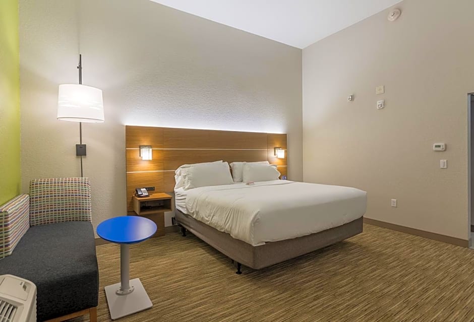 Holiday Inn Express & Suites San Marcos South By IHG