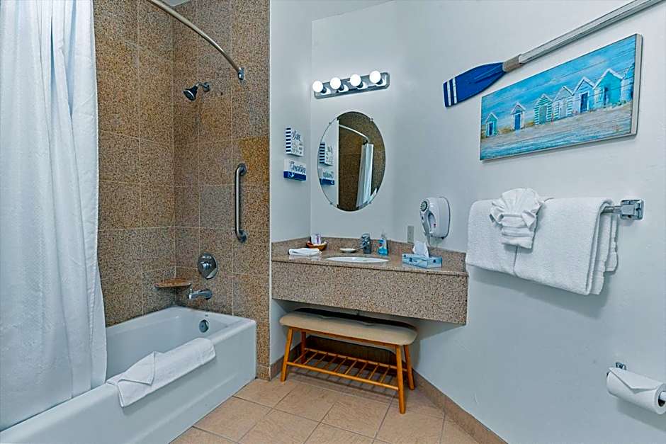 Beach House Inn & Suites