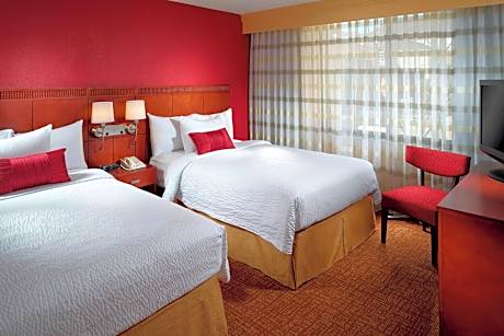 Room (Mobility/Hearing Access, Roll-In Shwr) (2 Double Beds)