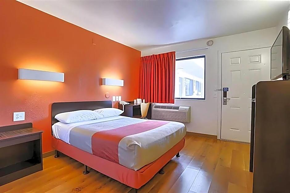 Super 8 by Wyndham Walnut Creek