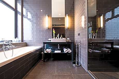 Solo Slim
Twin beds & rain shower