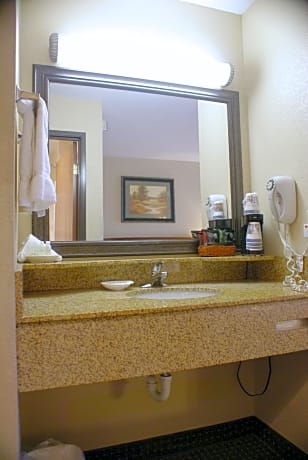 Queen Room with Two Queen Beds - Pet Friendly Room/Non Smoking