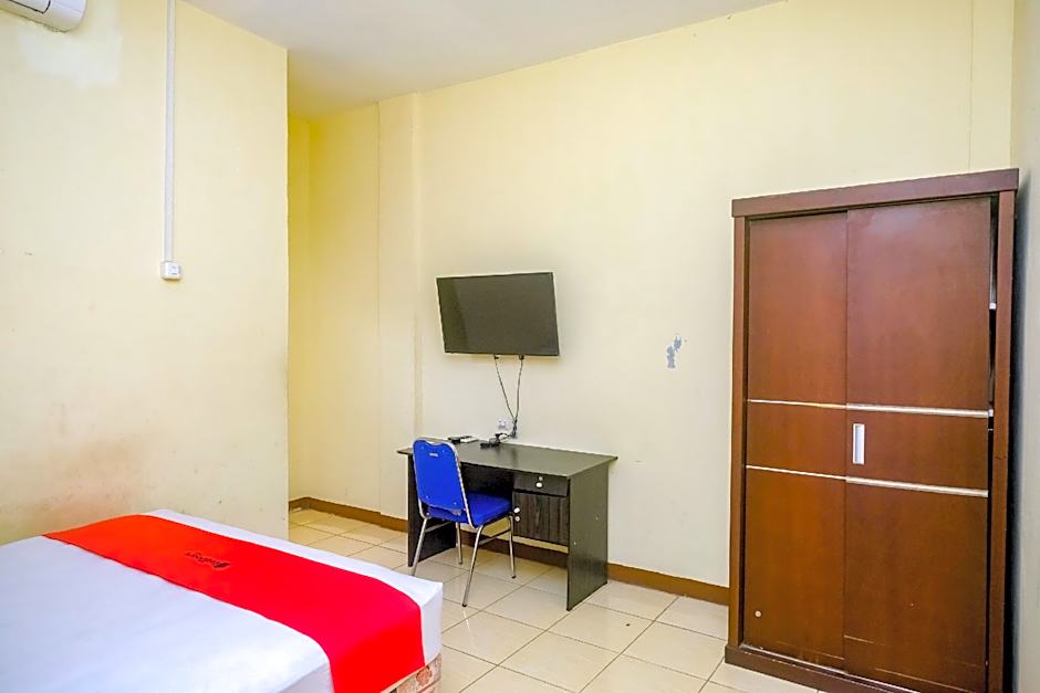 RedDoorz @ Jalan Japaris Medan