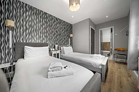 Twin Room with Shower