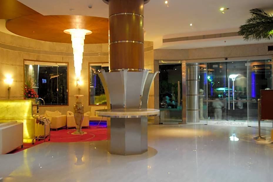 HOTEL PENINSULA GRAND