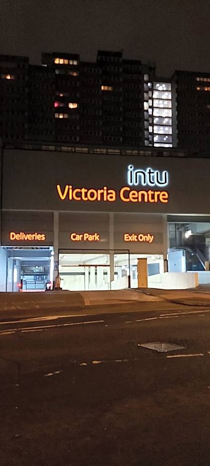 Victoria Centre Apartments in the Victoria Centre Shopping Centre - Nottingham City Centre - 24 hour access - Most Central Location, Kitchen and minutes to Xmas Market Opposite Hilton by Restaurants & Shops - Outdoor Parking Cars or Vans five pounds a day