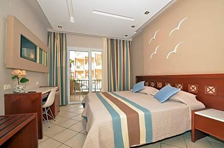 Twin Room with Pool View