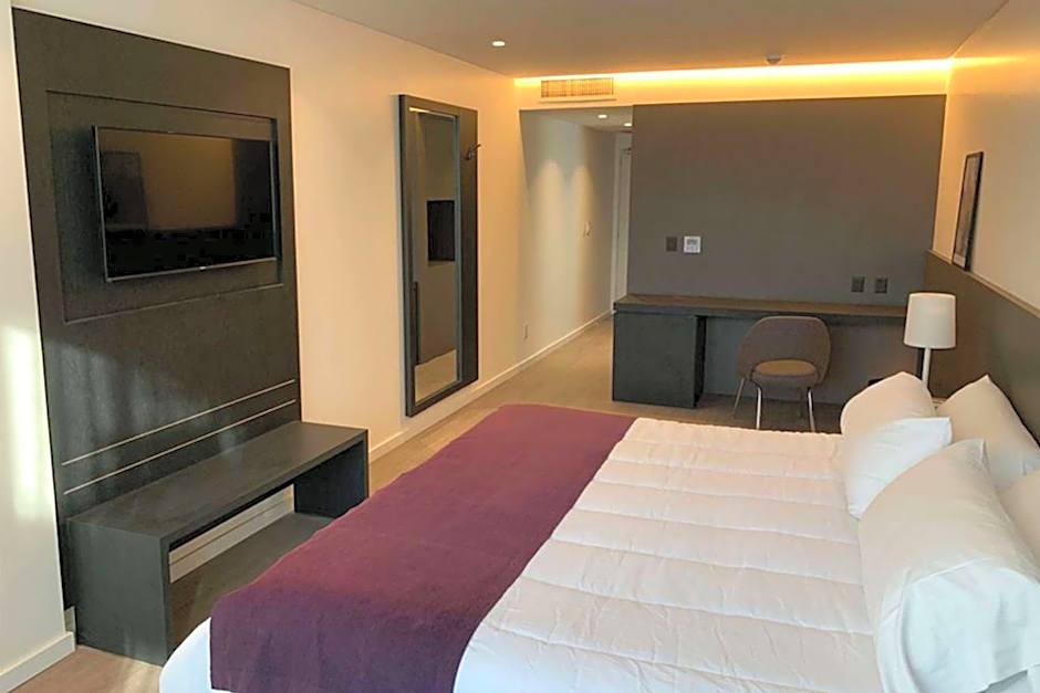 Dazzler by Wyndham La Plata