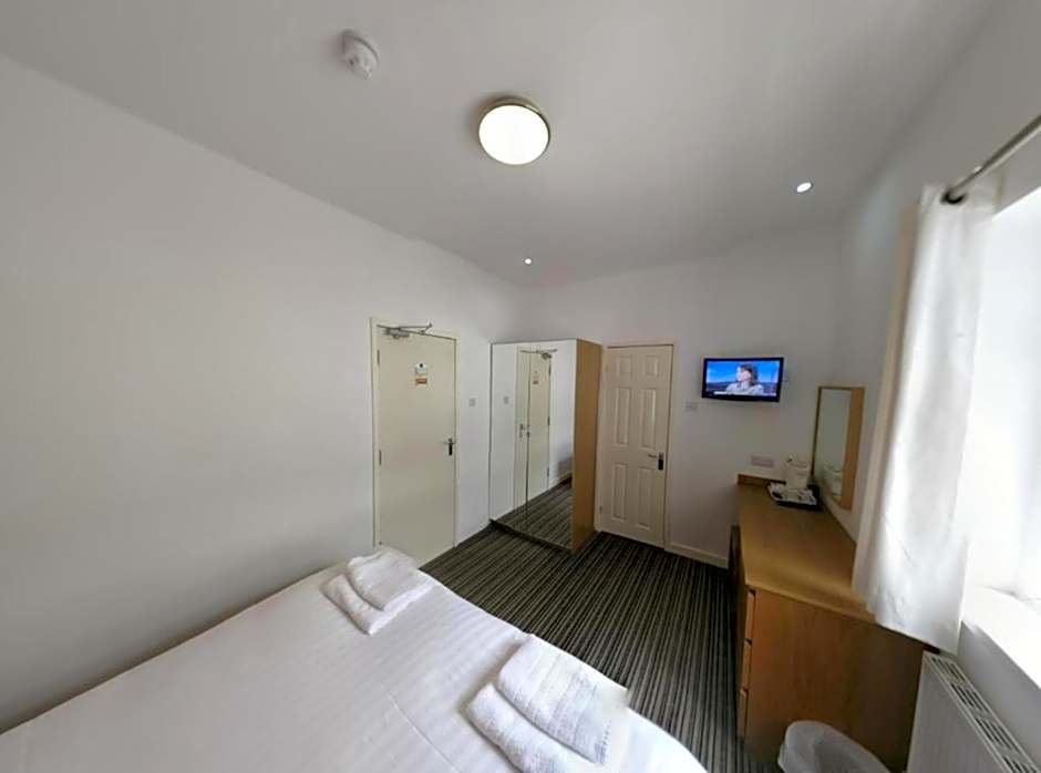 OYO Wave Crest Hotel