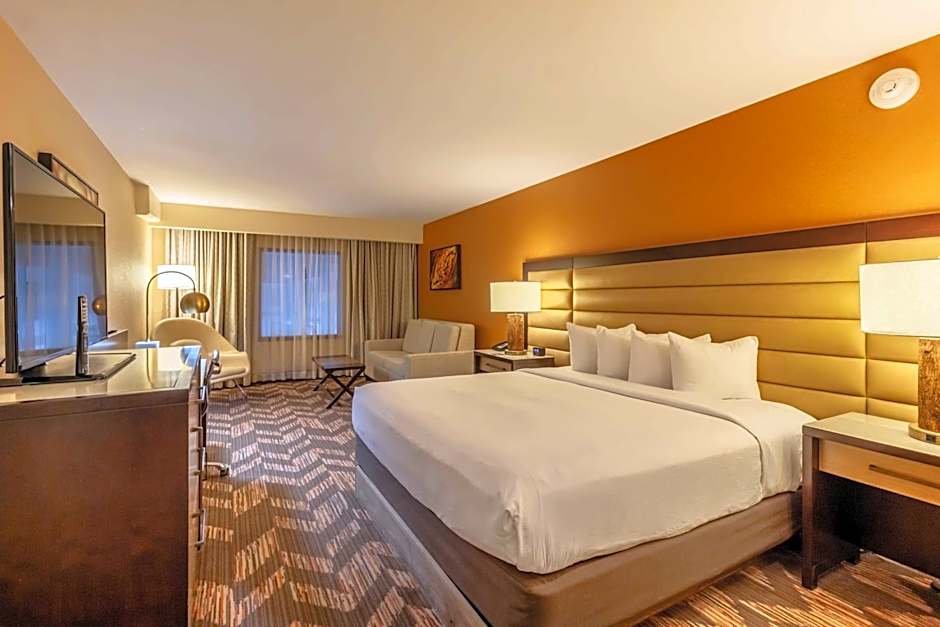 DoubleTree by Hilton Lawrence
