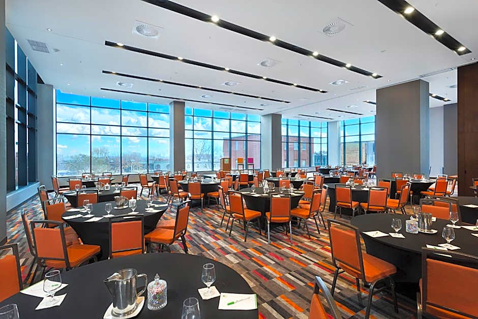 Holiday Inn Hotel & Suites Montreal Centre-ville Ouest By IHG