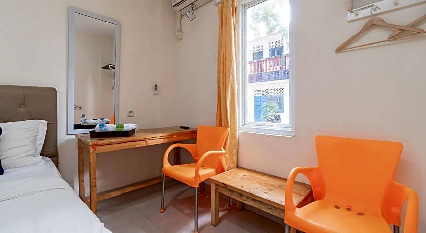 Urbanview Hotel Minongga Pondok Labu by RedDoorz