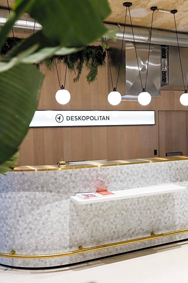 Deskopolitan House