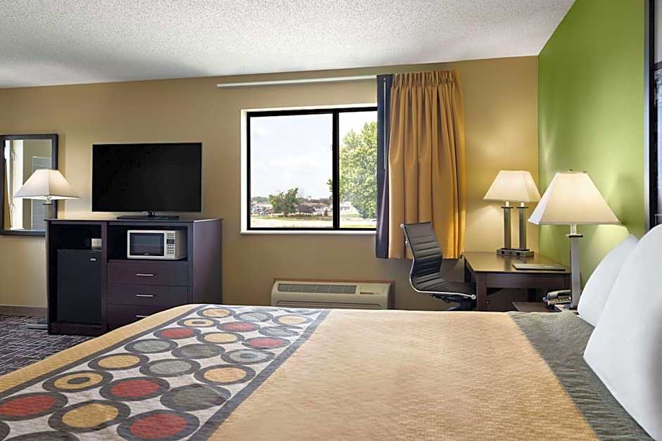 Super 8 by Wyndham Dyersville