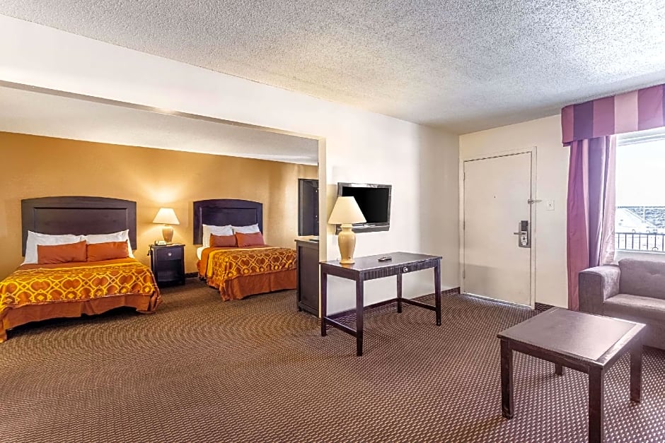 Rodeway Inn & Suites