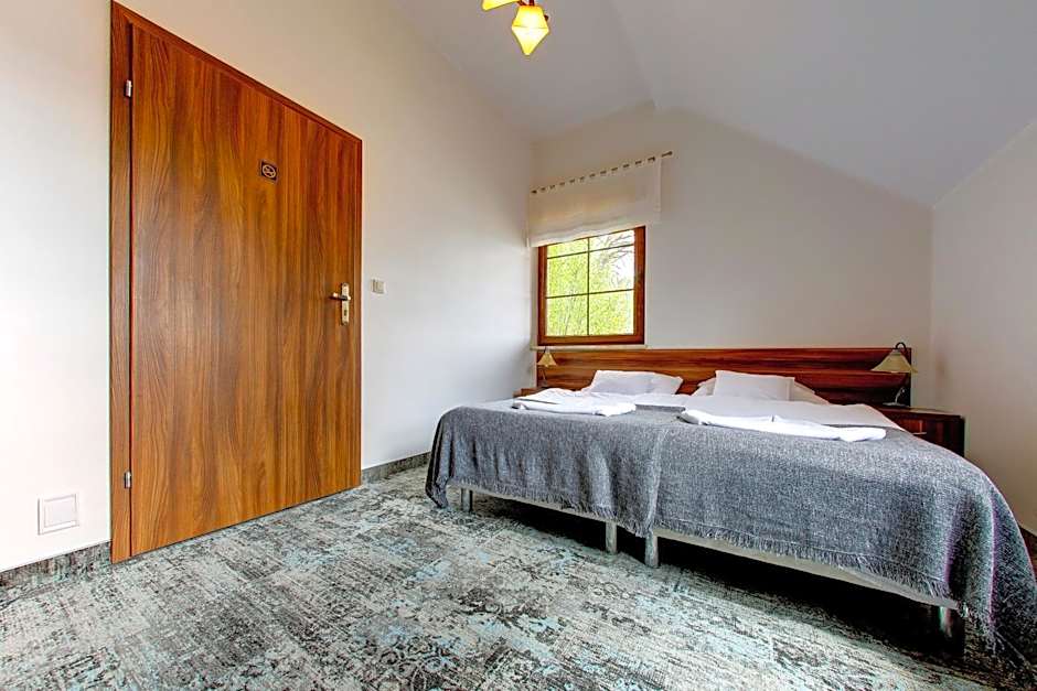 POD DEBEM Kompleks Zeglarsko-Rekreacyjny