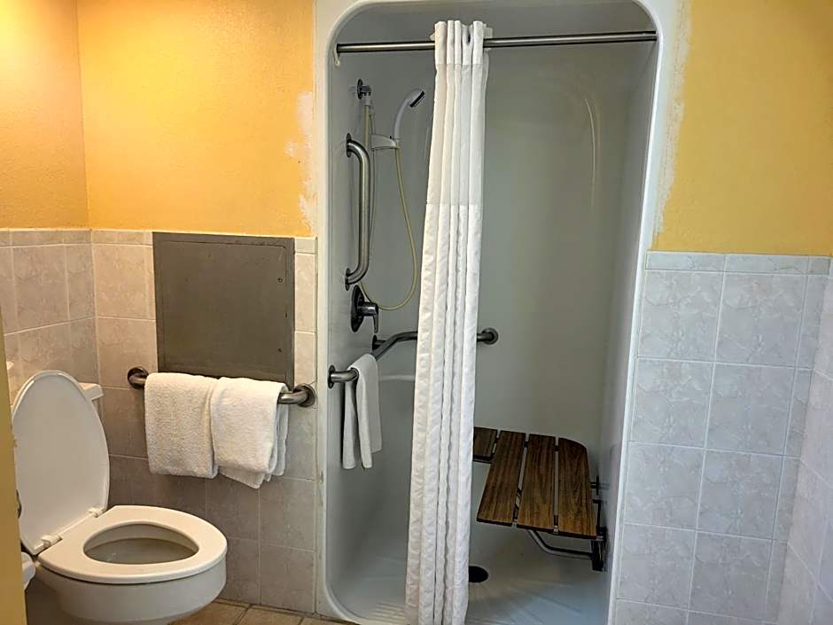 Days Inn by Wyndham Alexandria South
