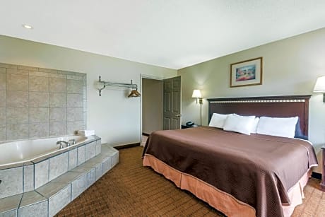 1 King Bed One-Bedroom Suite Non-Smoking