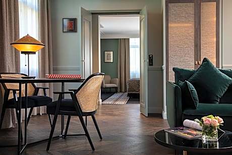 Signature Maison Rouge, 1 Bedroom Suite, 1 King, Sofa Bed, Cathedral View, Balcony