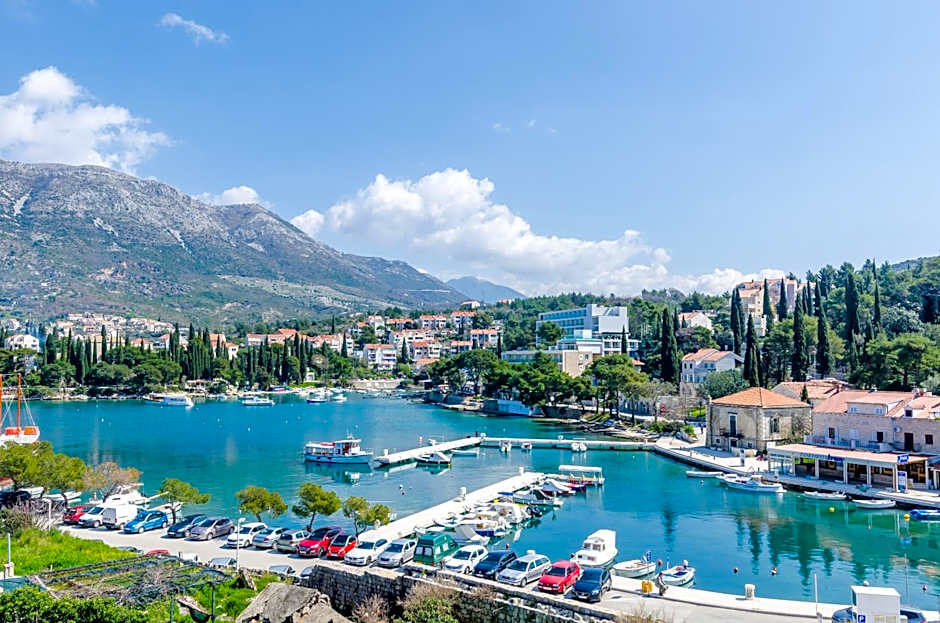 Apartments & Rooms Mihajica