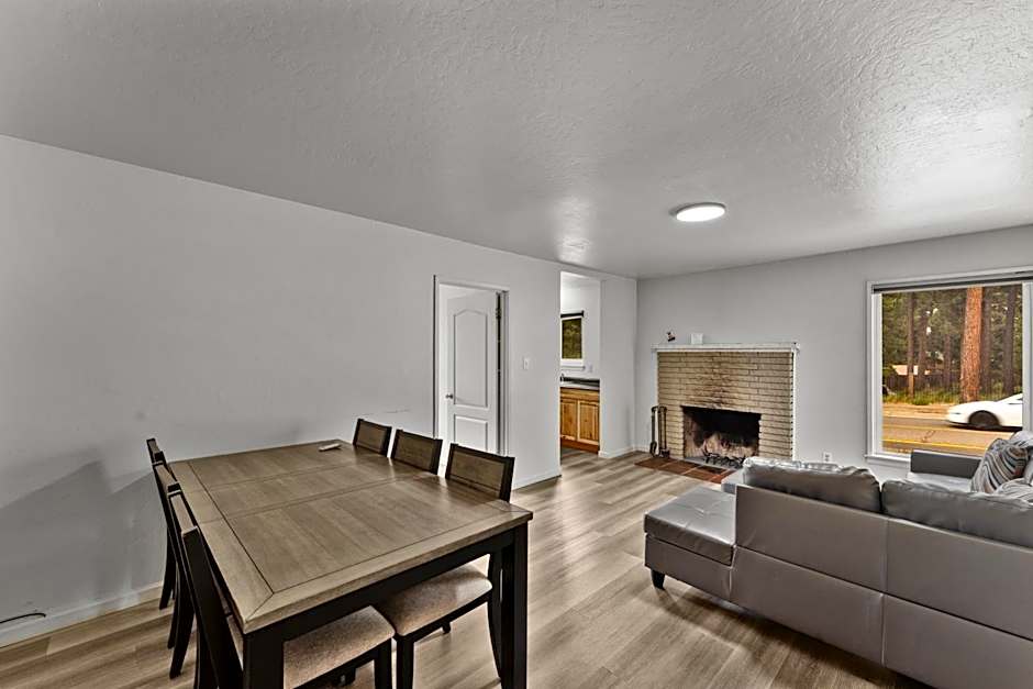 Econo Lodge Inn & Suites Heavenly Village Area