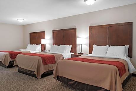 3 Queen Beds Suite Nonsmoking