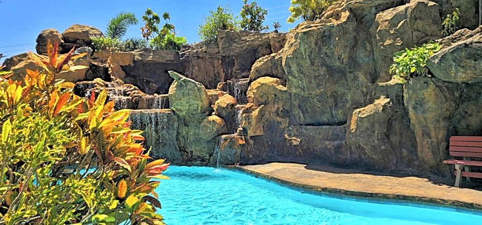 Clarion Suites Roatan At Pineapple Villas