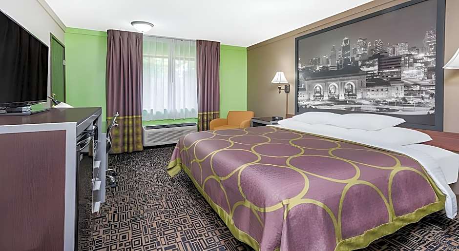 Super 8 by Wyndham Warrensburg