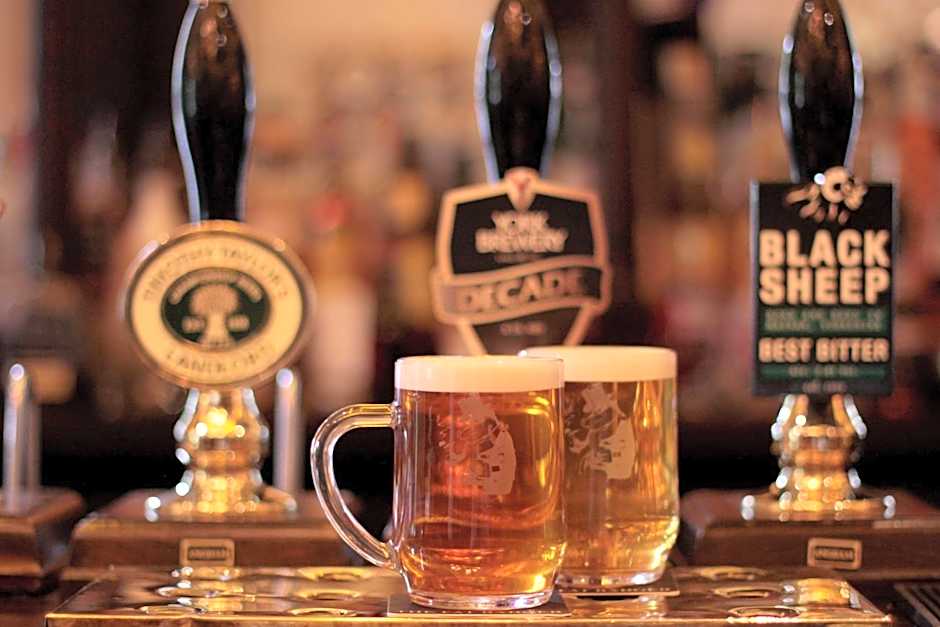 White Hart Hotel & Apartments