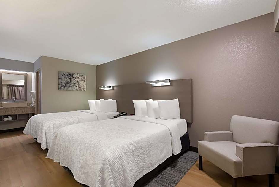 Red Roof Inn PLUS+ Chicago - Naperville